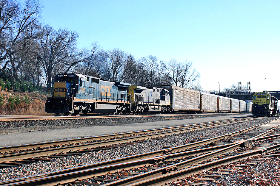 CSX 7512 on L-273